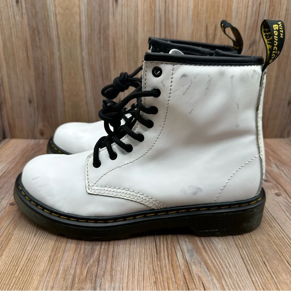 Dr. Martens 1040Y Youth Boots Size 5 White Patent Smooth Leather Lace up